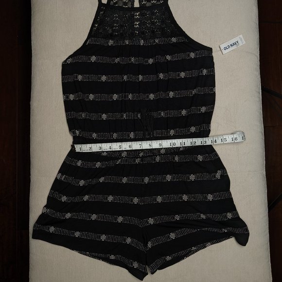 Black and white patterned romper with crochet detail yoke - Picture 4 of 6